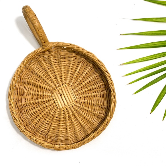 Vintage Round Handwoven Wicker Basket (w/ Handle)